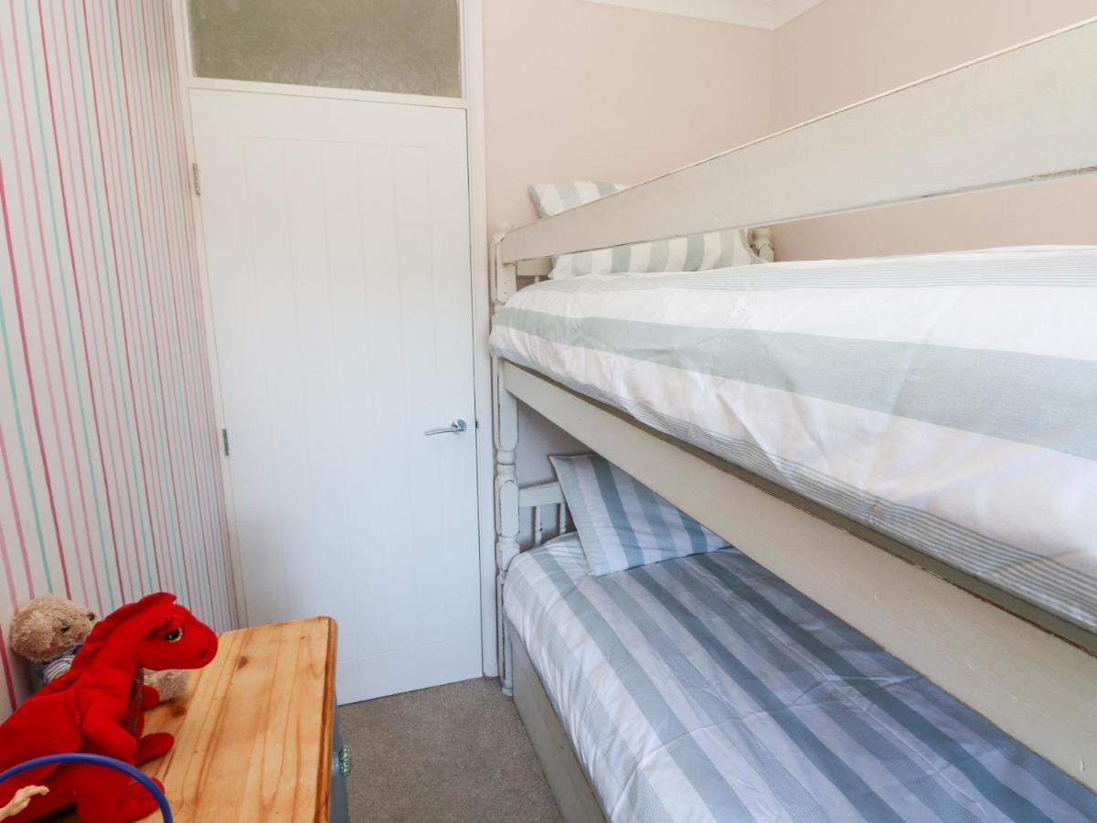 1 Gloucester Way Pembroke Dock Exterior photo